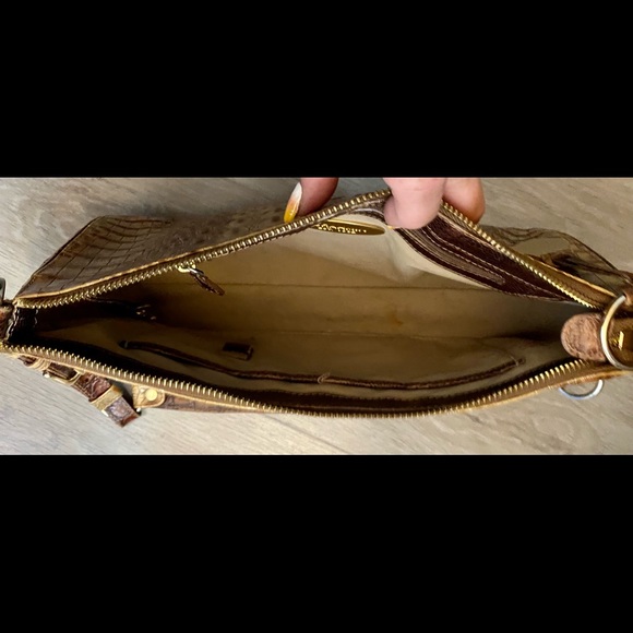 DESIGNED BY BRAHMIN!!! Wonderful Condition, Shoulder Purse. - Picture 5 of 7